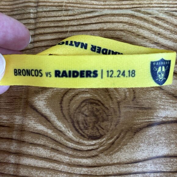 NFL Raiders Clear Messenger Tote Bag Two Lanyards And Two Wristbands NFL Lot - Picture 14 of 16